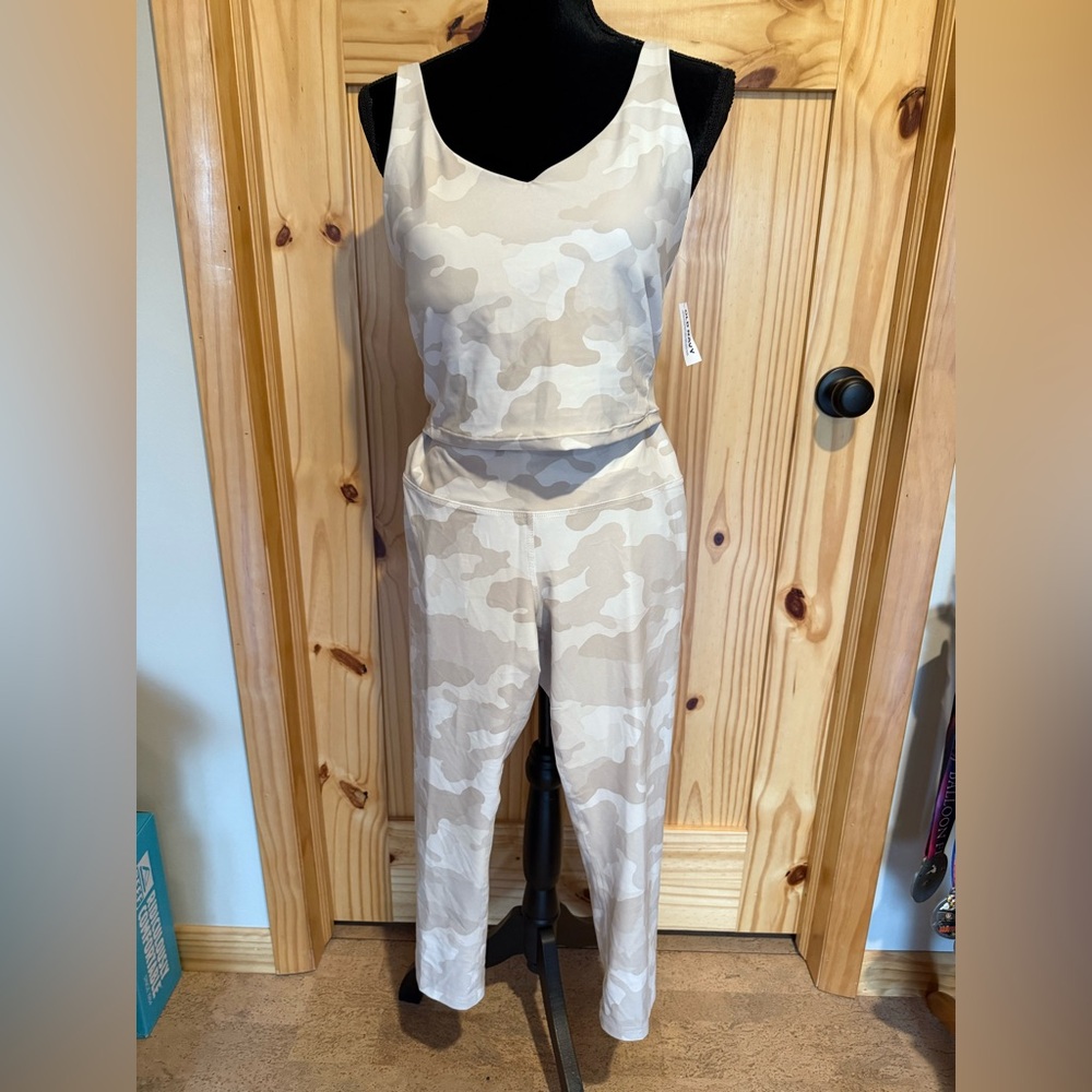 Old Navy Active Powersoft Leggings & Crop Top, L